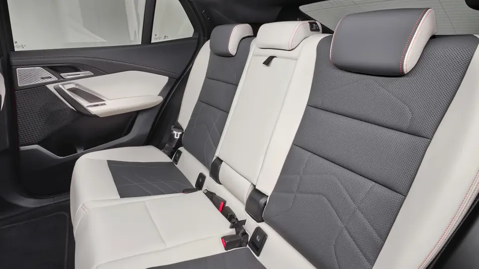 Elettronauti - BMW iX2 eDrive20 - Bianco - Sedili - Sedili posteriori