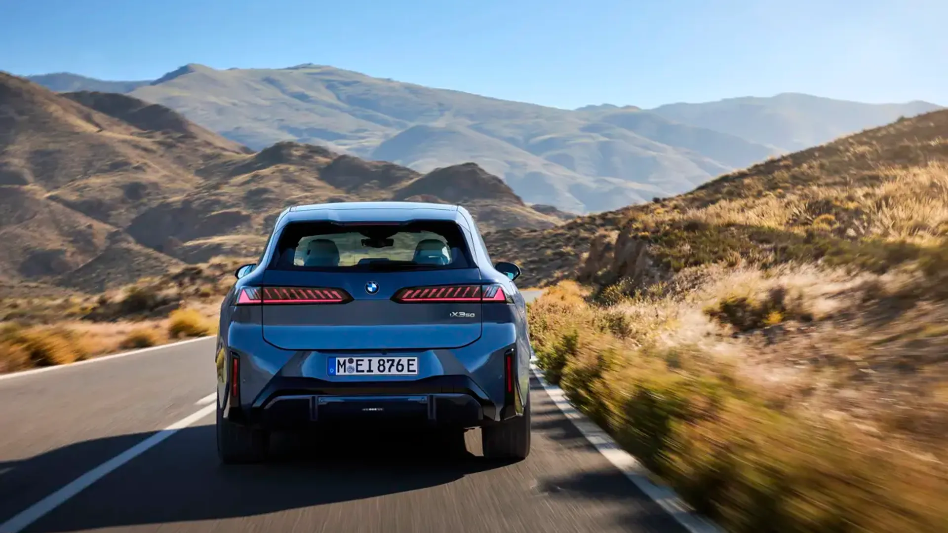 Elettronauti - BMW iX3 40 - Coral Silver - Esterno - Vista anteriore a tre quarti