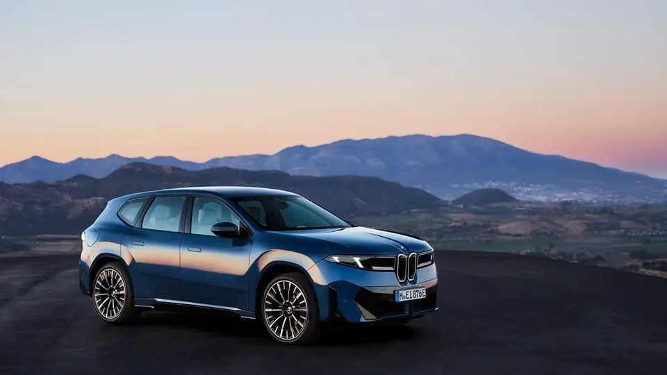 Elettronauti - BMW iX3 40 - Grigio - Esterno - Vista anteriore a tre quarti