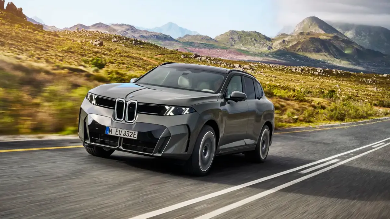 Elettronauti - BMW iX5 60 xDrive - Bianco - Esterno - Vista anteriore a tre quarti