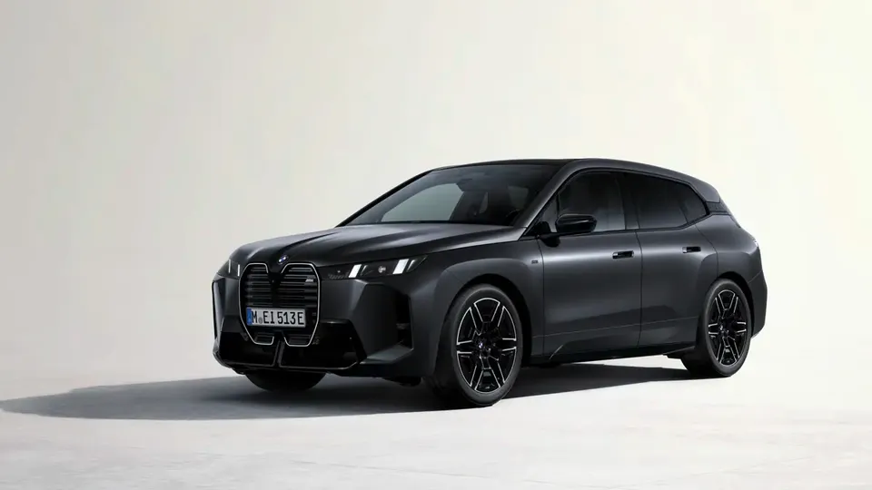 Elettronauti - BMW iX M70 xDrive - Bronze - Esterno - Vista anteriore a tre quarti