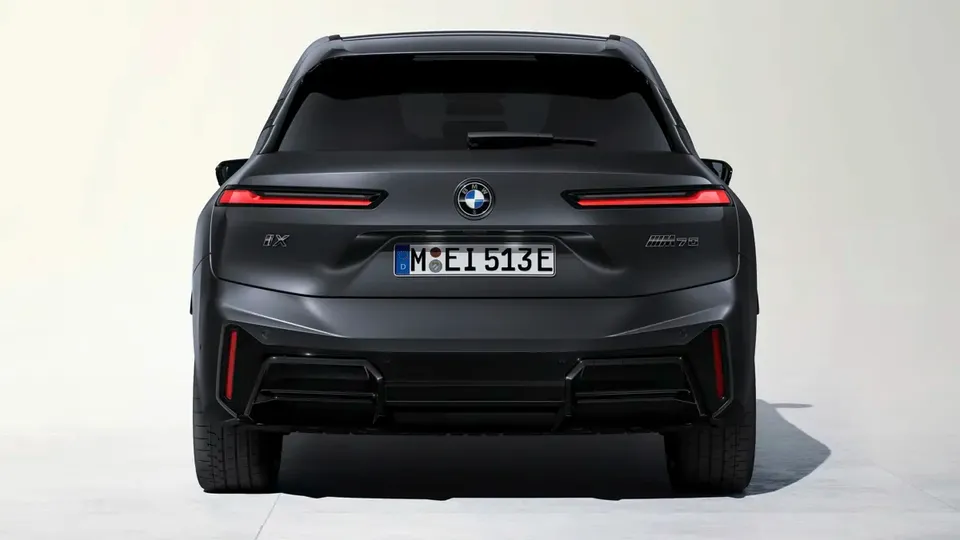 Elettronauti - BMW iX M70 xDrive - Dark Grey - Esterno - Vista anteriore a tre quarti