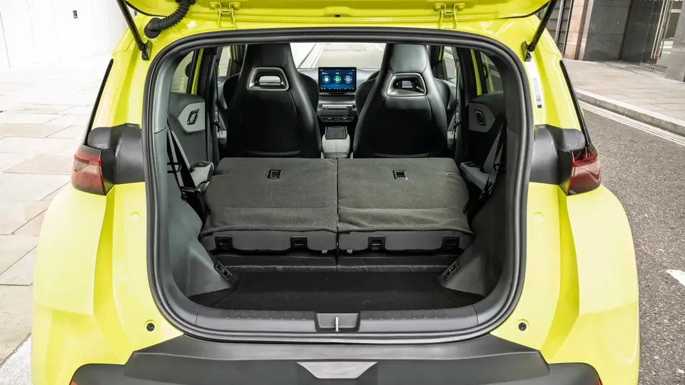 Elettronauti - BYD Dolphin Surf Active - Grigio - Vano di carico - Bagagliaio
