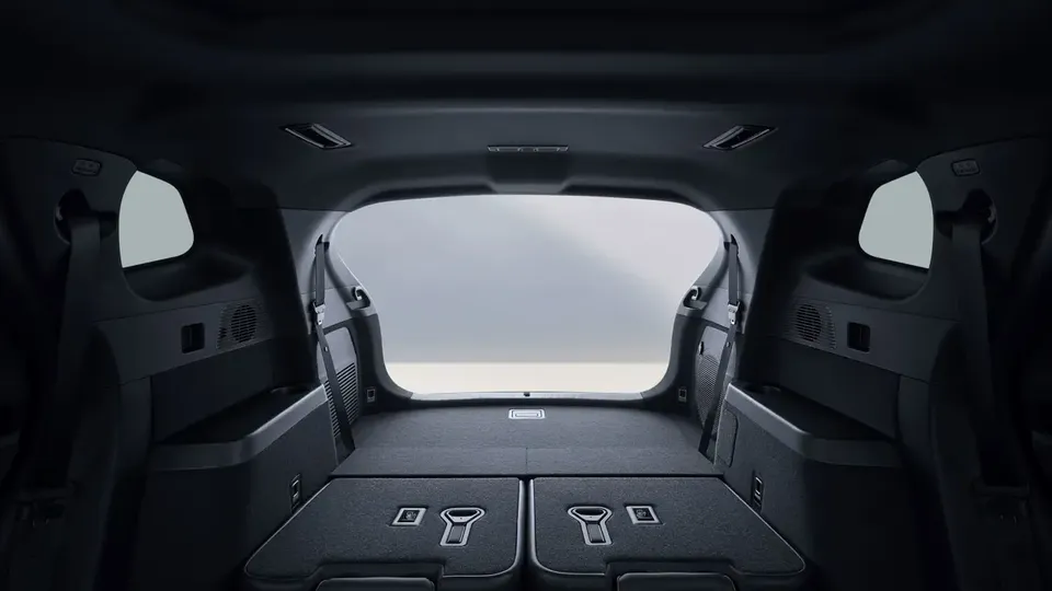 Elettronauti - BYD Tang 4x4 Long Range - Bianco - Vano di carico - Bagagliaio
