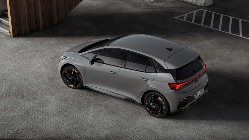 Elettronauti - Cupra Born 170 kW - 79 kWh IMPULSE+ - Grigio - Esterno - Vista anteriore a tre quarti