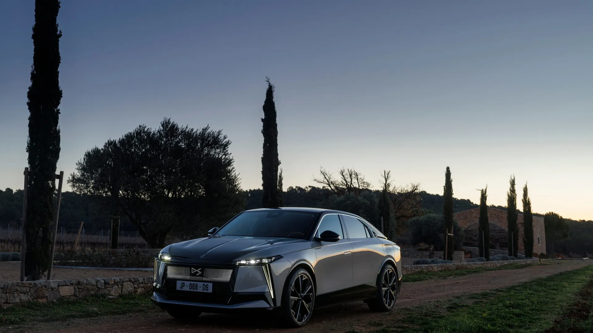 8 e-Tense AWD Long Range