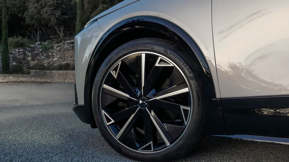 Elettronauti - DS 8 e-tense