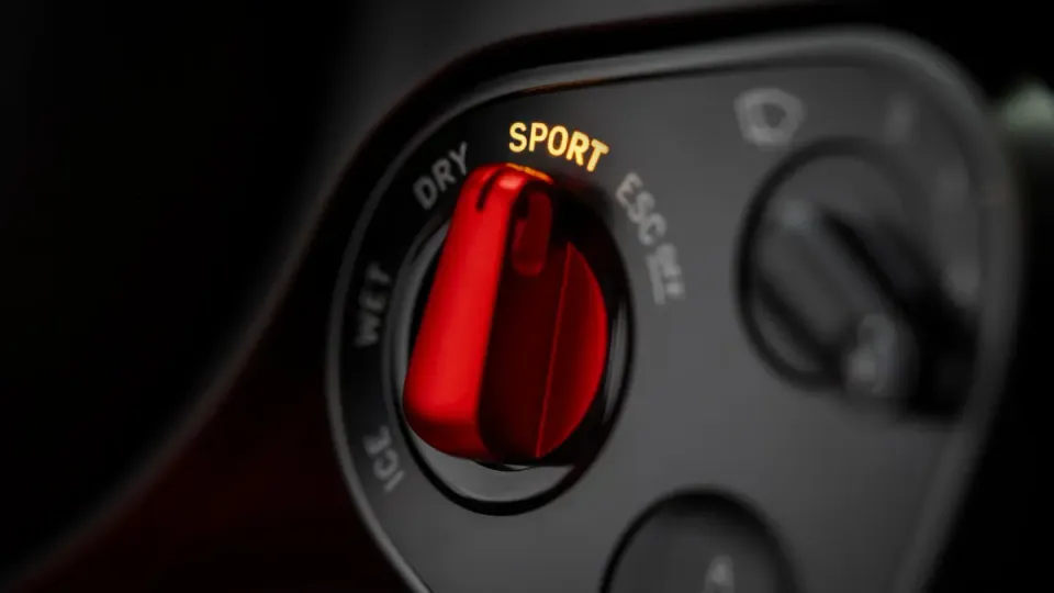 Elettronauti - Ferrari Luce - Dark Grey - Esterno - Vista anteriore a tre quarti