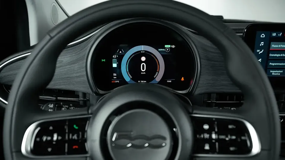 Elettronauti - Fiat 500e 24 kWh - Blu - Plancia - Vista della plancia