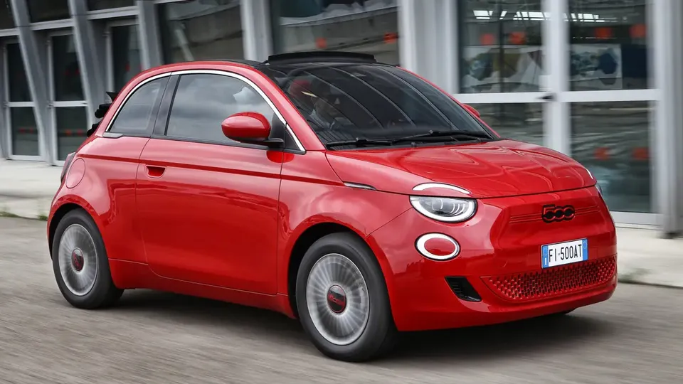 Elettronauti - Fiat 500e 24 kWh - Blu - Esterno - Vista anteriore a tre quarti