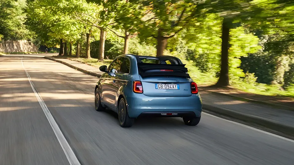Elettronauti - Fiat 500e 24 kWh - Rose Gold - Esterno - Vista anteriore a tre quarti