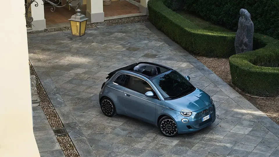 Elettronauti - Fiat 500e 24 kWh - Bianco - Esterno - Vista anteriore a tre quarti