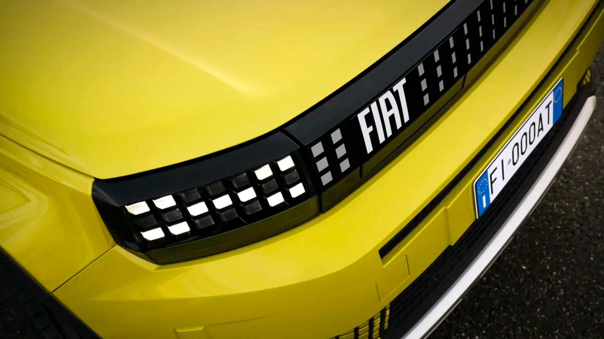 Elettronauti - Fiat Grande Panda - Rosso - Esterno - Vista anteriore a tre quarti
