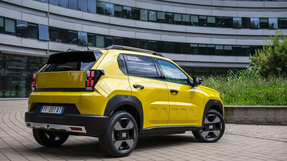 Elettronauti - Fiat Grande Panda - Giallo - Esterno - Vista anteriore a tre quarti