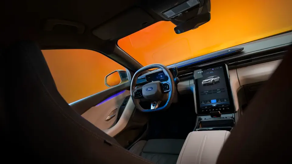 Elettronauti - Ford Capri Standard Range RWD - Infotainment - Vista della plancia