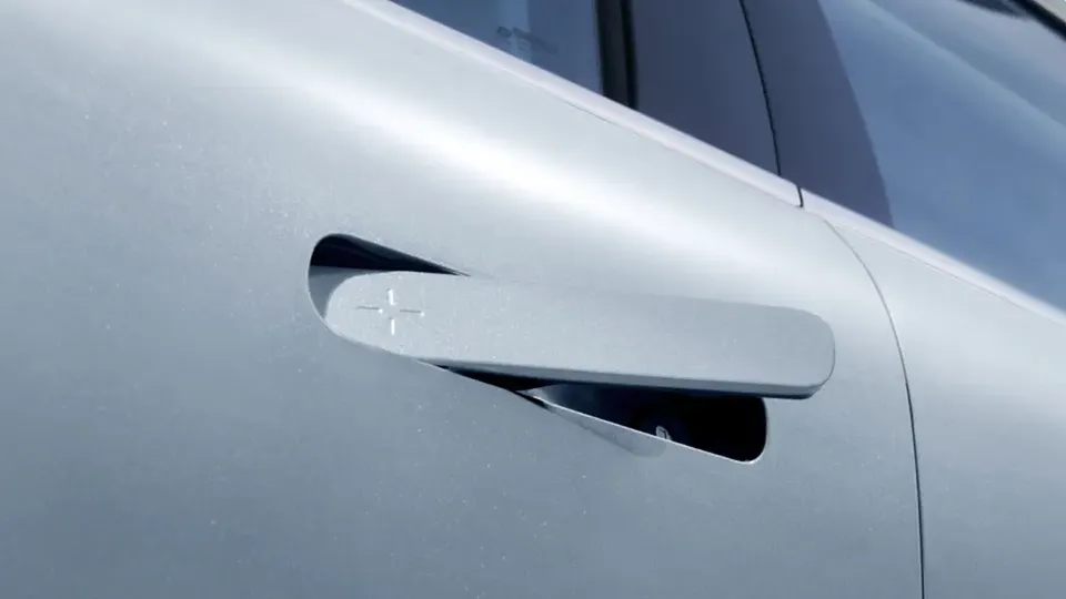 Elettronauti - Geely EX5 Pro - Bianco - Esterno - Vista anteriore a tre quarti