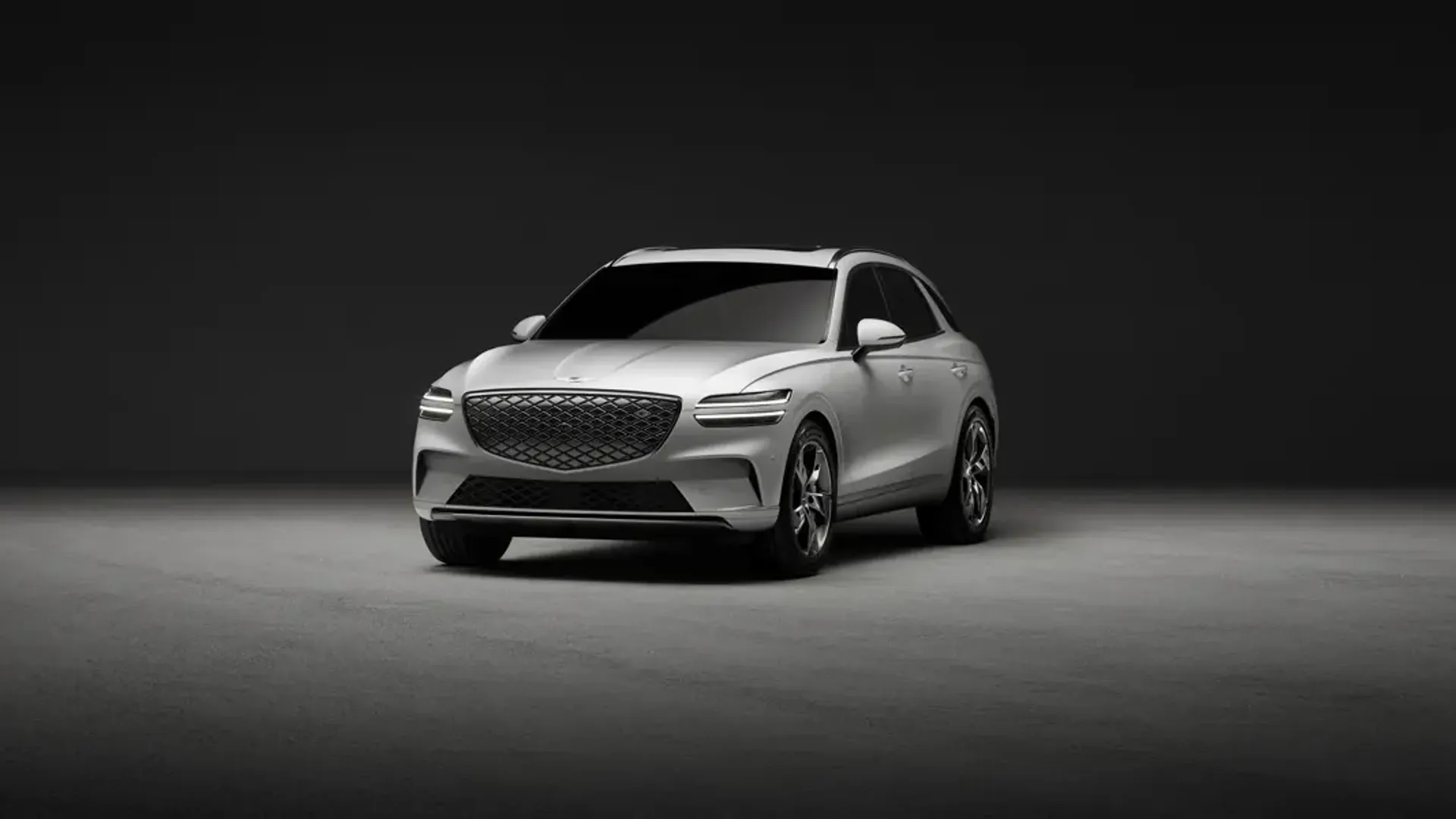 Elettronauti - Genesis Electrified GV70 AWD - Bianco - Esterno - Vista anteriore a tre quarti