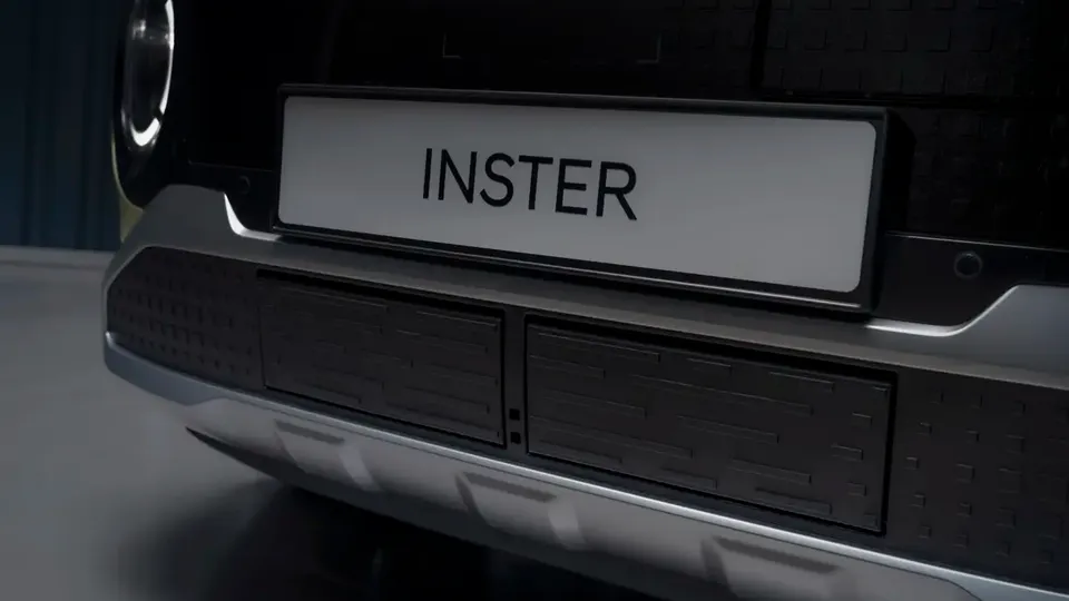 Elettronauti - Hyundai Inster Standard Range - Beige - Esterno - Vista anteriore a tre quarti