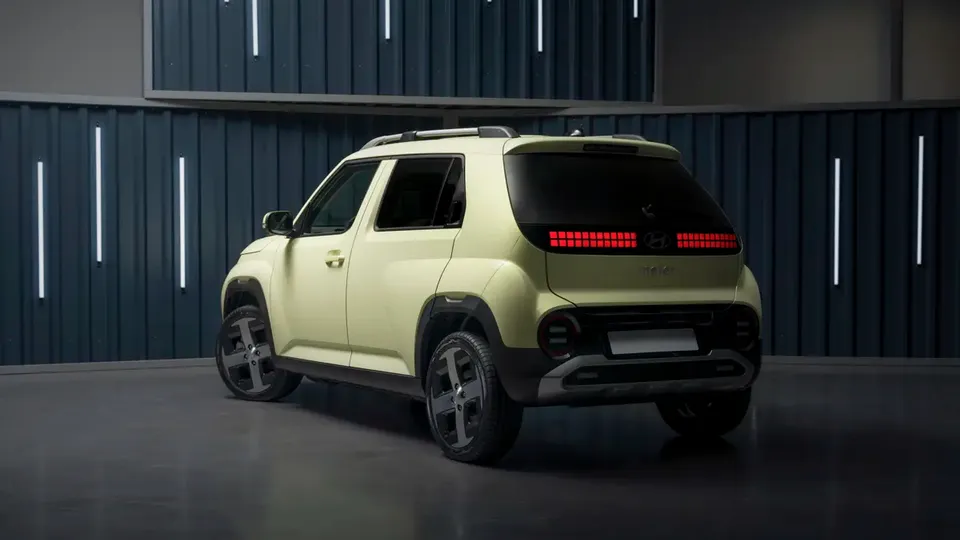 Elettronauti - Hyundai Inster Standard Range - Light Yellow - Esterno - Vista anteriore a tre quarti