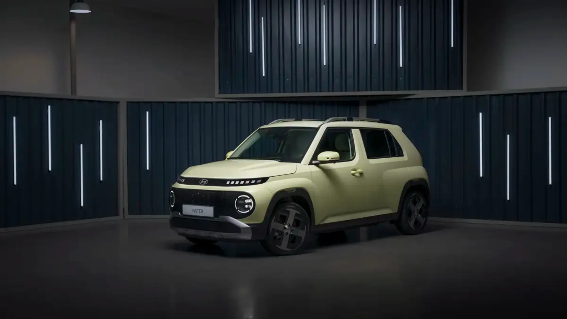 Elettronauti - Hyundai Inster Standard Range - Beige - Esterno - Vista anteriore a tre quarti