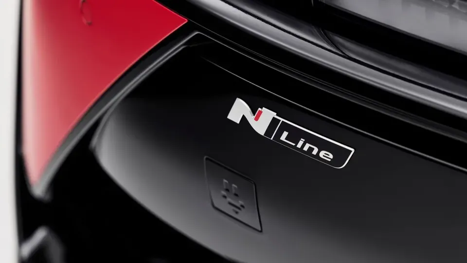 Elettronauti - Hyundai Ioniq 3 Standard Range - Bianco - Esterno - Vista anteriore a tre quarti