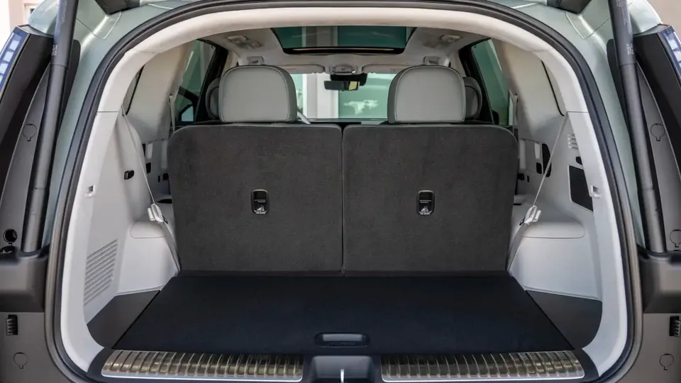 Elettronauti - Hyundai Ioniq 9 Long Range RWD - Oro - Vano di carico - Bagagliaio