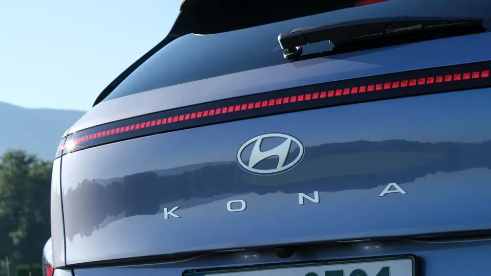 Elettronauti - Hyundai Kona Long Range - Esterno - Vista posteriore