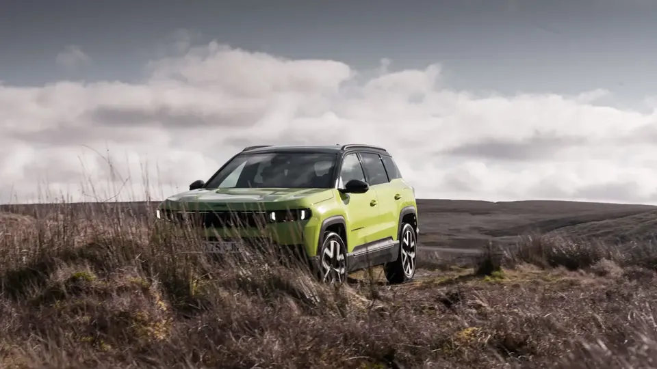 Elettronauti - Jeep Compass Electric 4xe - Grigio - Esterno - Vista anteriore a tre quarti