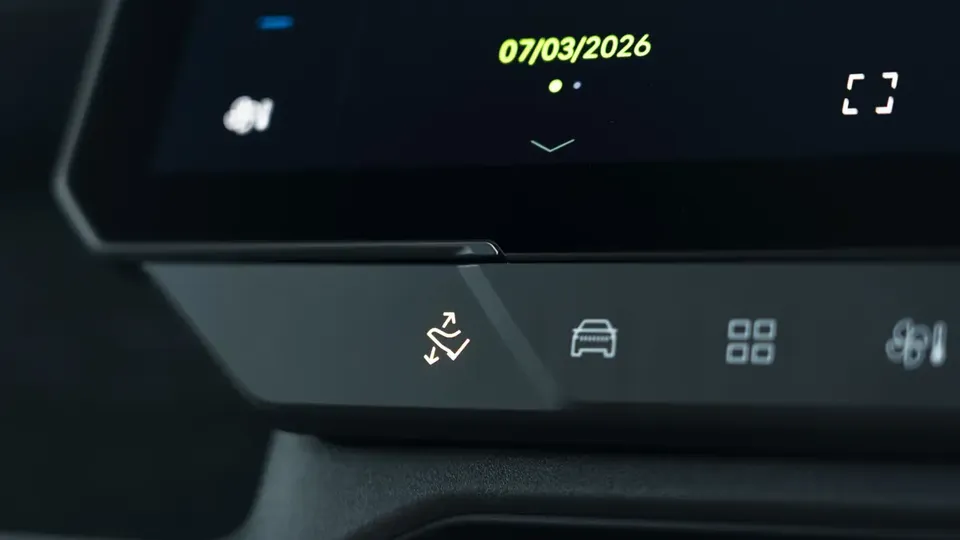 Elettronauti - Jeep Compass Electric 4xe - Infotainment - Vista della plancia