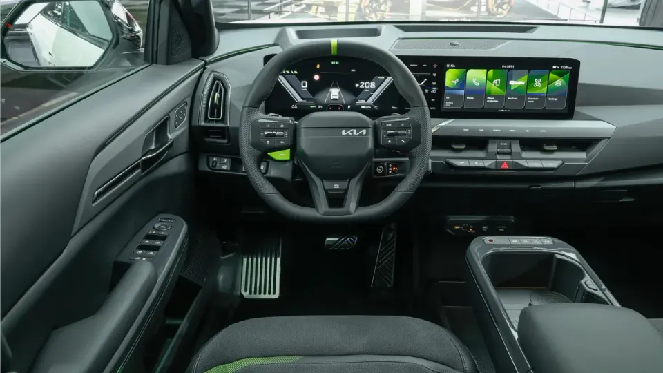 Elettronauti - Kia EV5 GT - Grigio - Esterno - Vista anteriore a tre quarti
