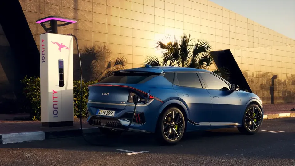 Elettronauti - Kia EV6 GT - Grigio - Esterno - Vista anteriore a tre quarti