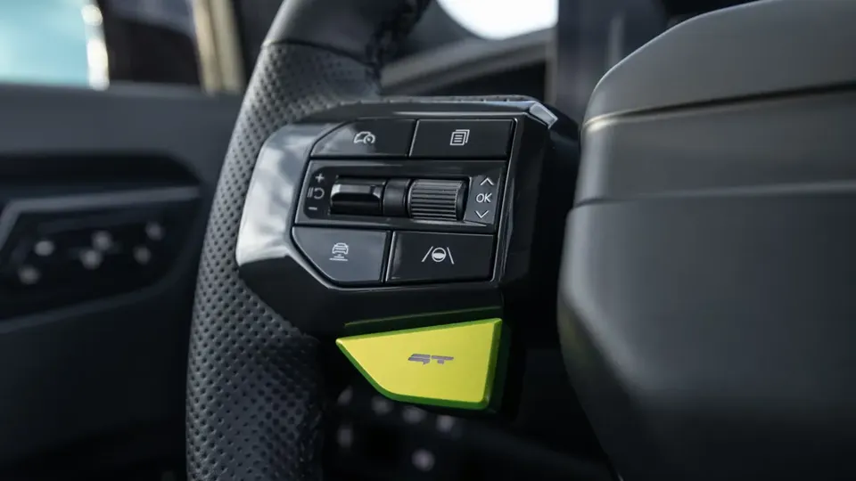 Elettronauti - Kia EV9 GT - Argento - Esterno - Vista anteriore a tre quarti