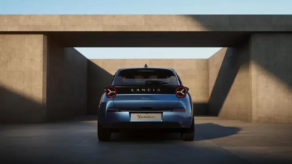 Elettronauti - Lancia Ypsilon - Blu - Esterno - Vista anteriore a tre quarti