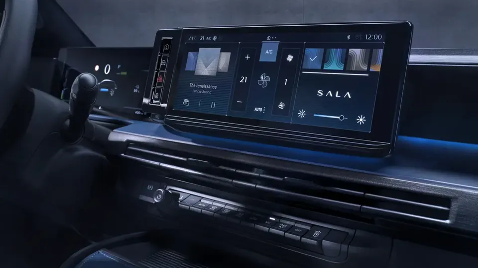 Elettronauti - Lancia Ypsilon - Infotainment - Vista della plancia