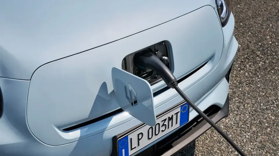 Elettronauti - Leapmotor T03 37.3 kWh - Bianco - Presa di ricarica - Vista anteriore