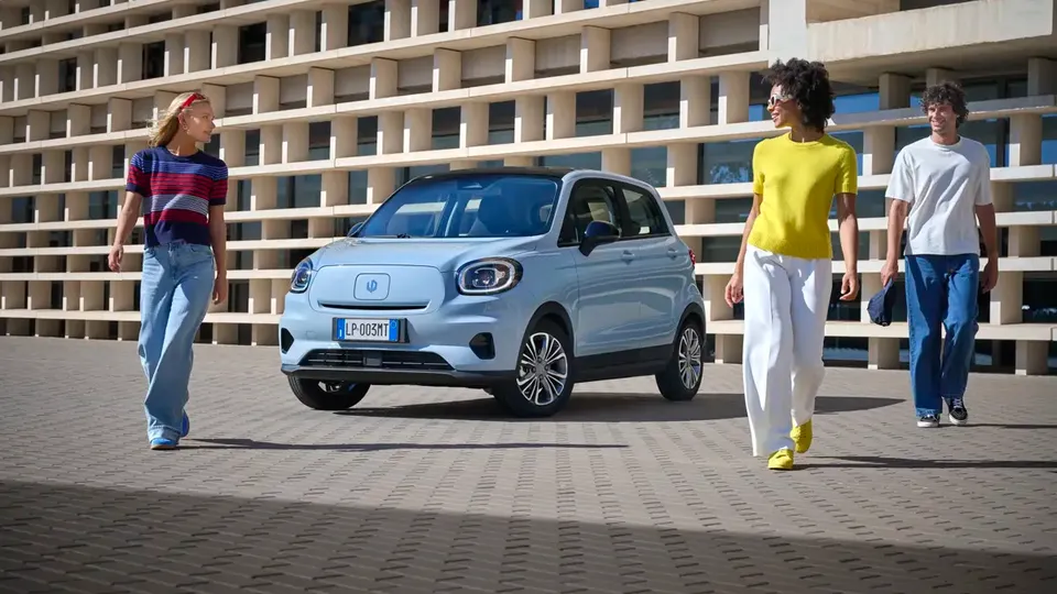 Elettronauti - Leapmotor T03 37.3 kWh - Light Blue - Esterno - Vista anteriore a tre quarti