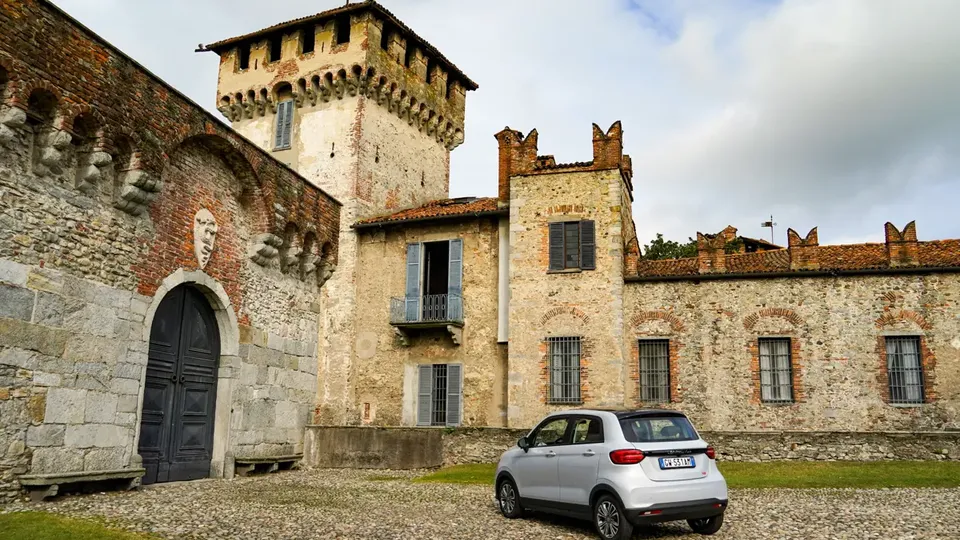 Elettronauti - Leapmotor T03 37.3 kWh - Argento - Esterno - Vista anteriore a tre quarti