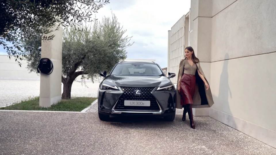 Elettronauti - Lexus ux ux 300e - dettaglio