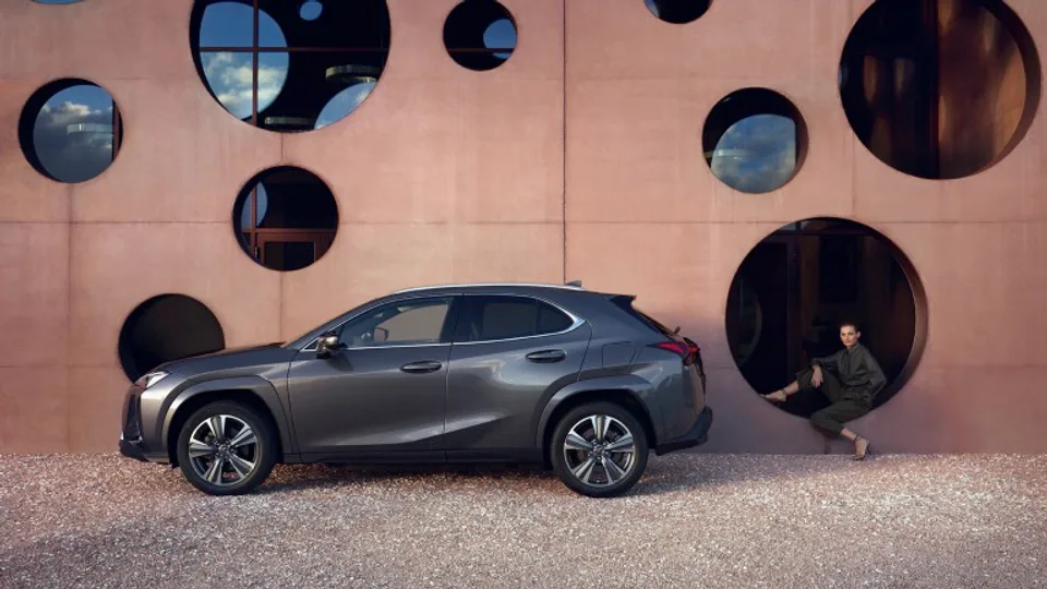 Elettronauti - Lexus ux ux 300e - dettaglio