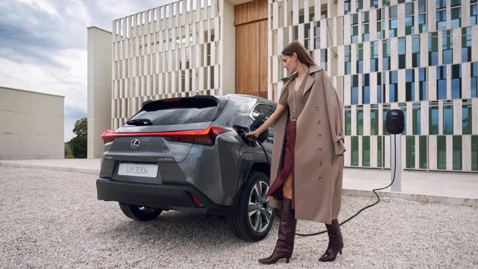 Elettronauti - Lexus ux ux 300e - dettaglio