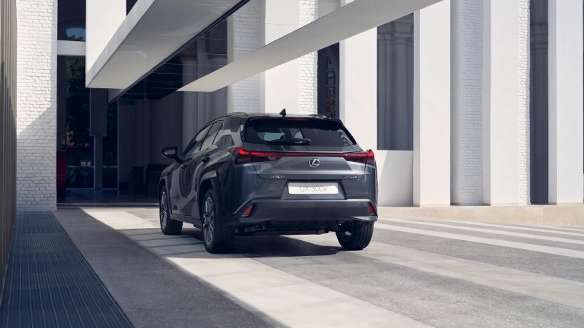 Elettronauti - Lexus ux ux 300e - dettaglio