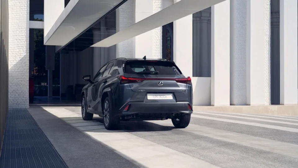 Elettronauti - Lexus ux ux 300e - dettaglio