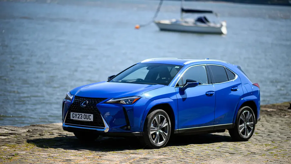 Elettronauti - Lexus ux ux 300e - esterno