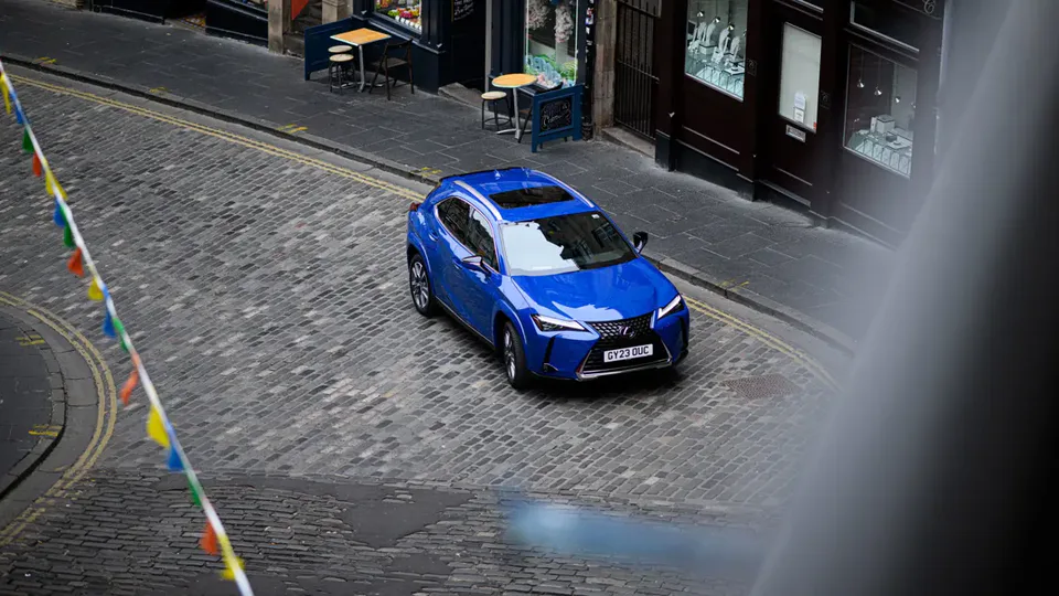 Elettronauti - Lexus ux ux 300e - esterno