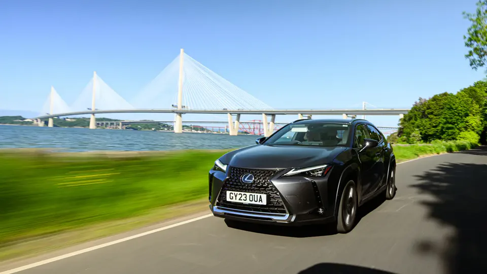 Elettronauti - Lexus ux ux 300e - esterno
