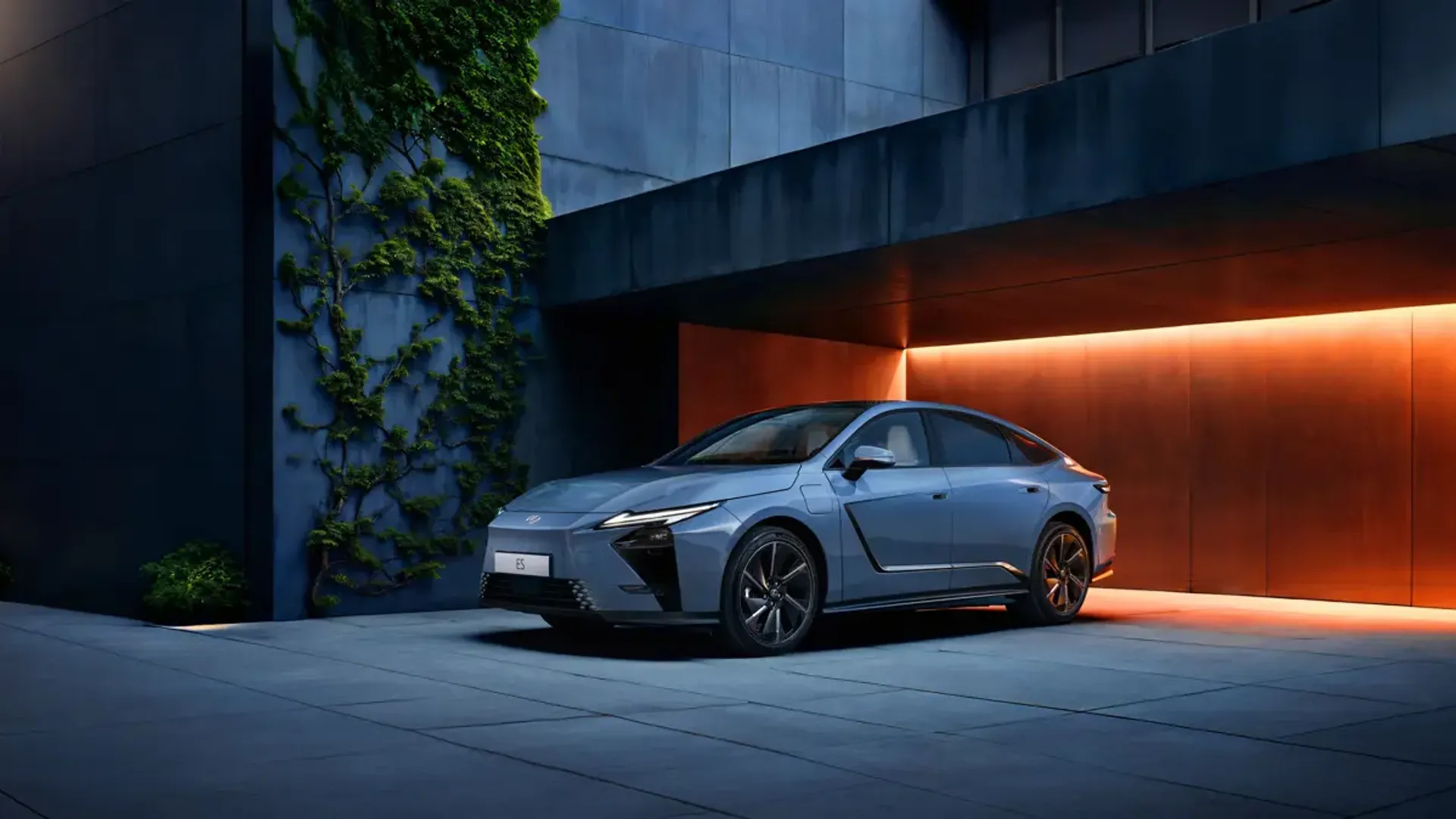 Elettronauti - Lexus ES 350e - Bianco - Esterno - Vista anteriore a tre quarti