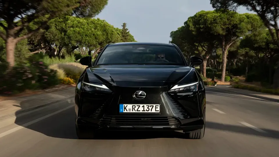 Elettronauti - Lexus RZ 500e - Copper - Esterno - Vista anteriore a tre quarti