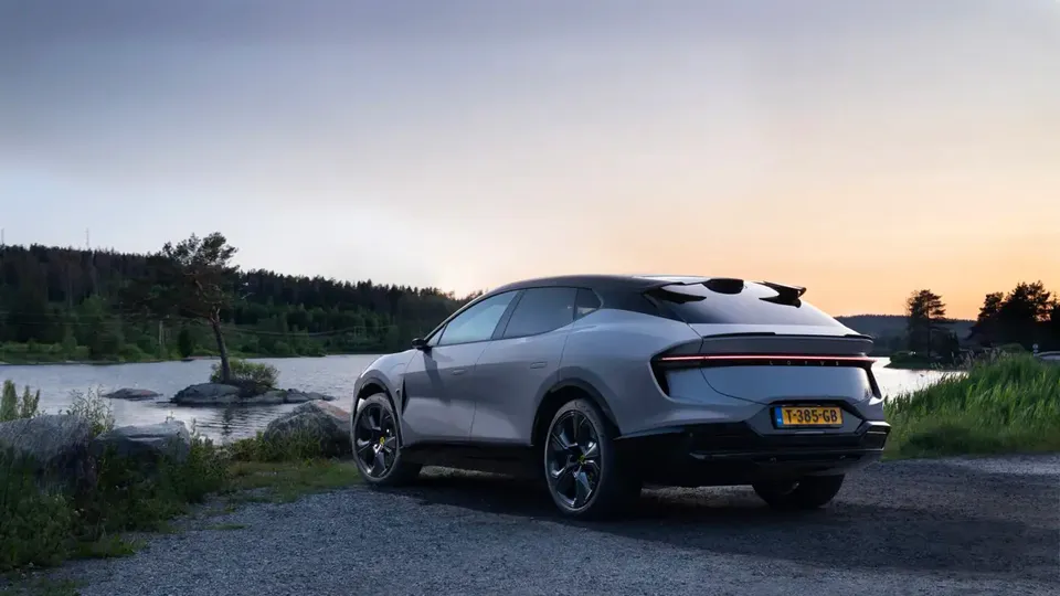 Elettronauti - Lotus Eletre 600 - Dark Grey - Esterno - Vista anteriore a tre quarti