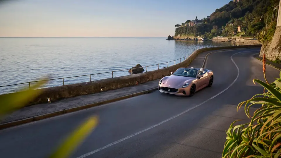 Elettronauti - Maserati GranCabrio Folgore - Copper - Esterno - Vista anteriore a tre quarti