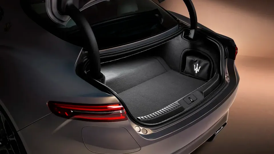 Elettronauti - Maserati GranTurismo Folgore - Copper - Vano di carico - Bagagliaio